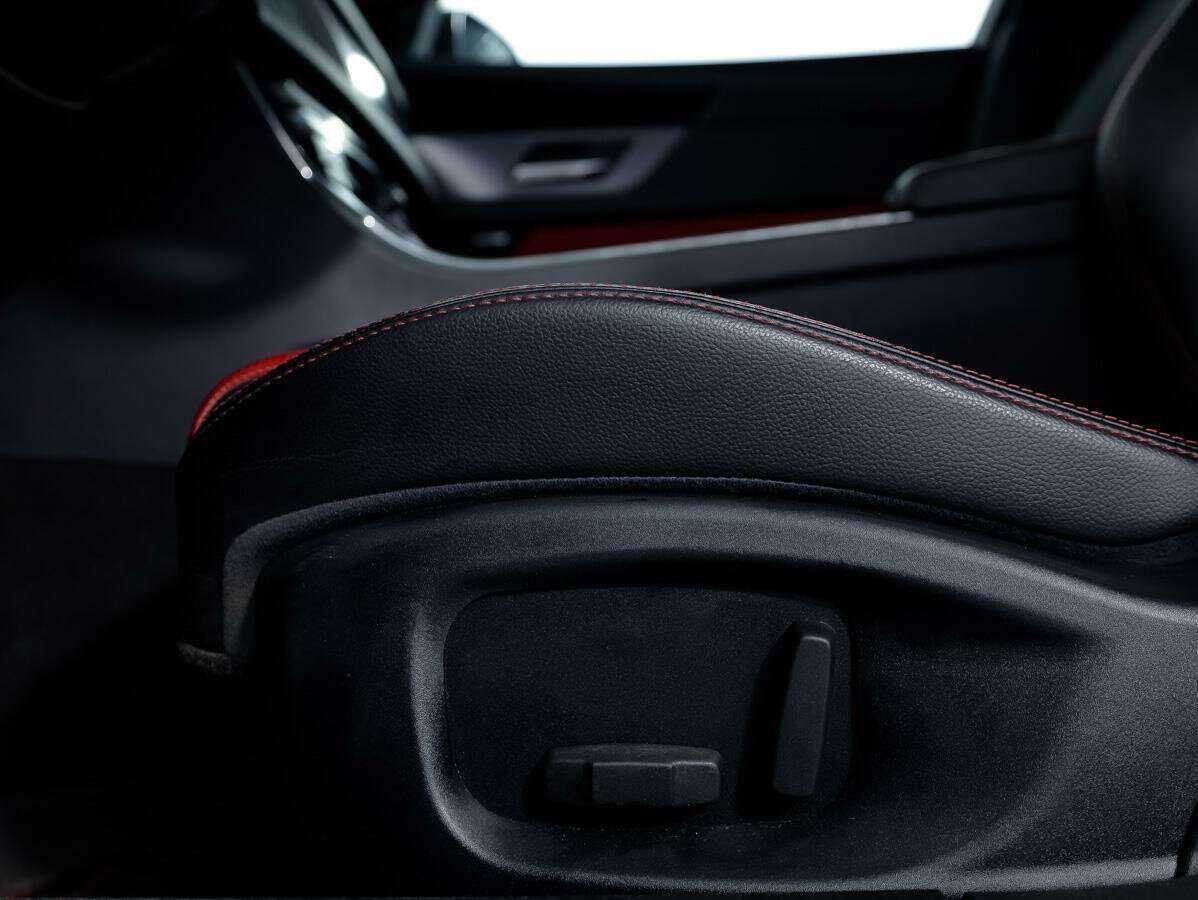 Купить Jaguar XF с пробегом. Фото: #26