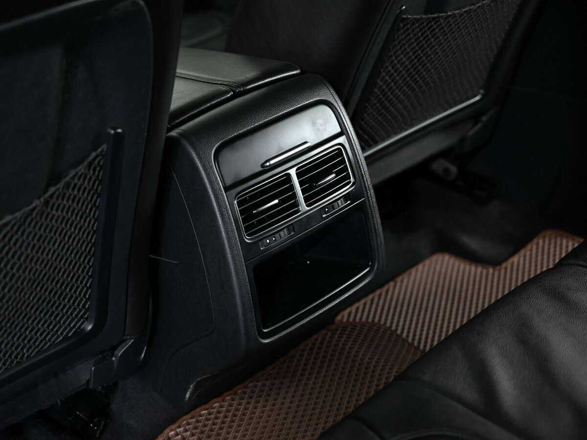 Купить Volkswagen Touareg с пробегом. Фото: #14