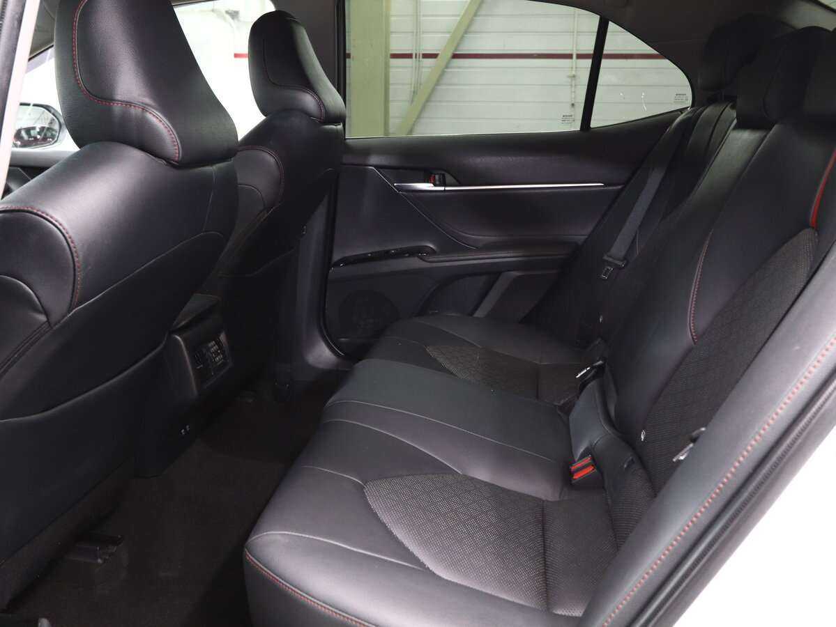 Купить Toyota Camry с пробегом. Фото: #9