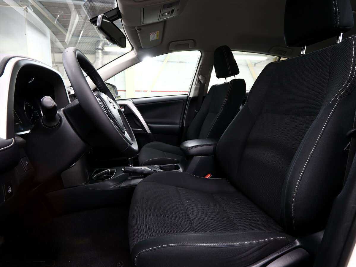 Купить Toyota RAV4 с пробегом. Фото: #7
