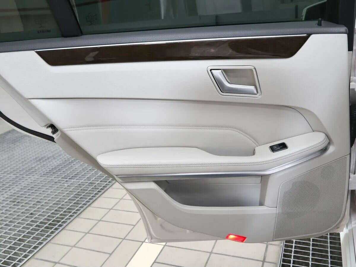 Купить Mercedes-Benz E-Класс с пробегом. Фото: #12