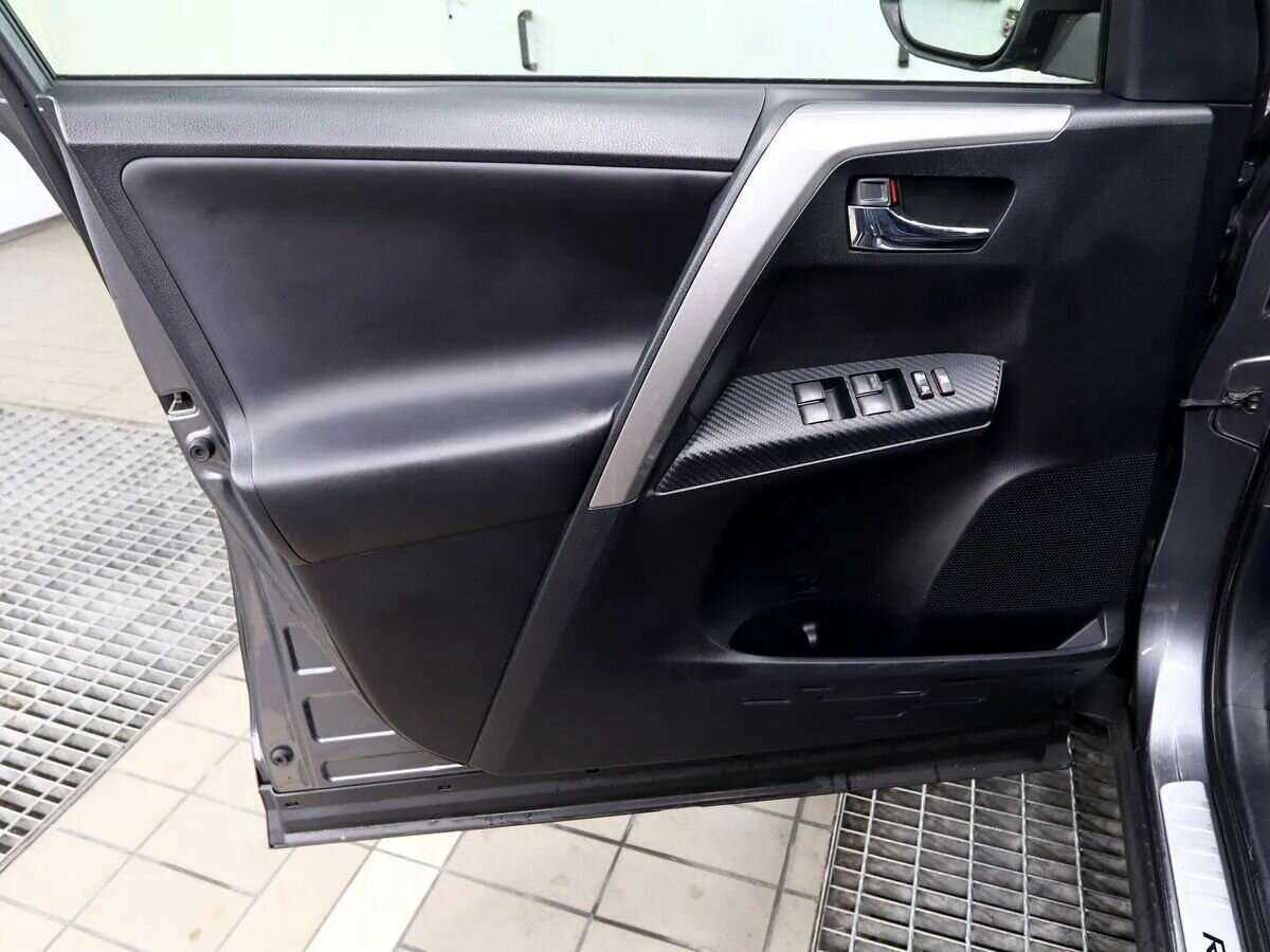 Купить Toyota RAV4 с пробегом. Фото: #6