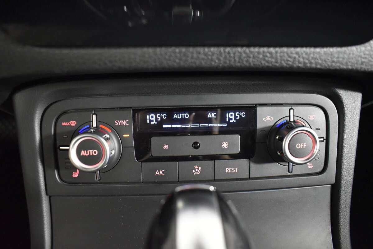 Купить Volkswagen Touareg с пробегом. Фото: #17