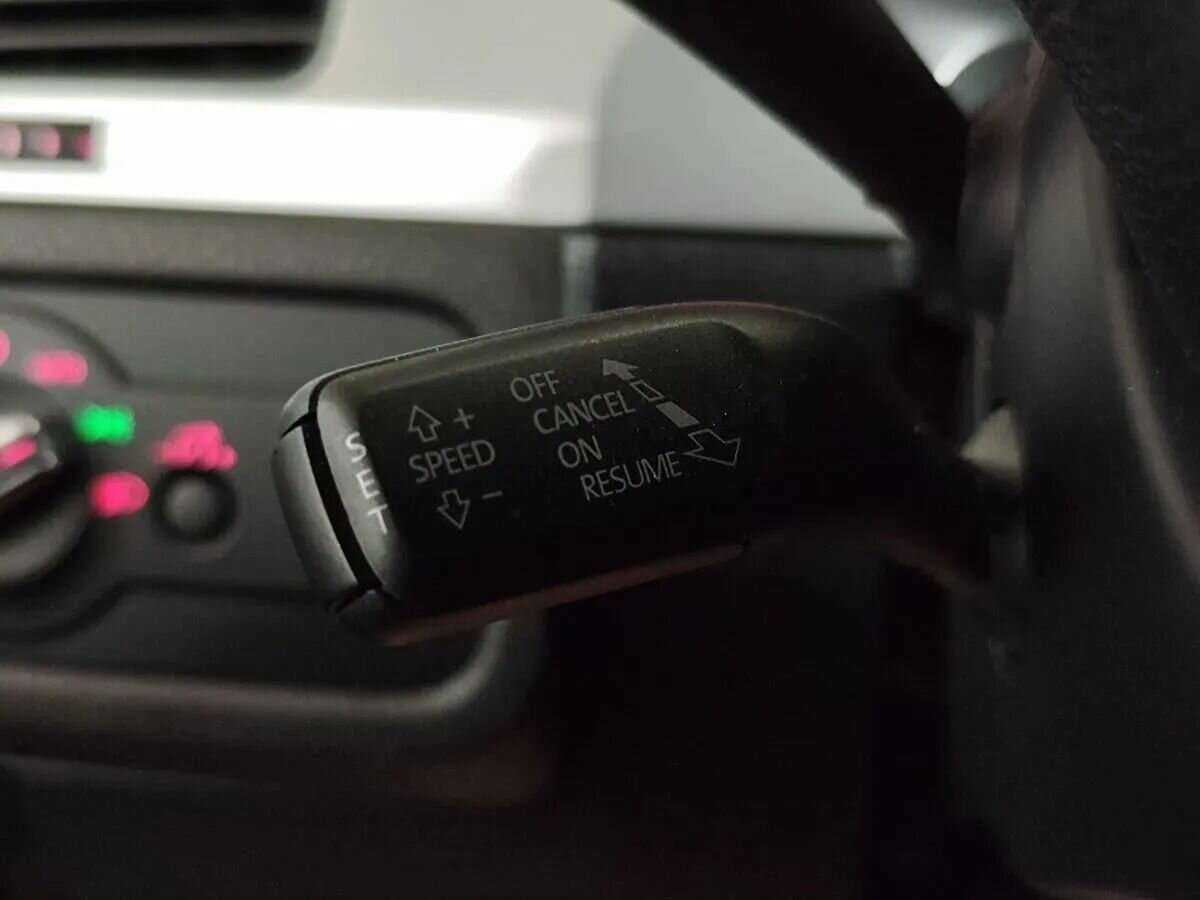 Купить Volkswagen Touareg с пробегом. Фото: #14