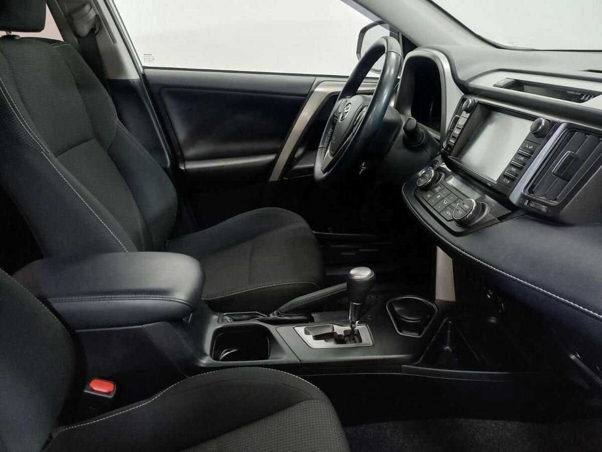 Купить Toyota RAV4 с пробегом. Фото: #9