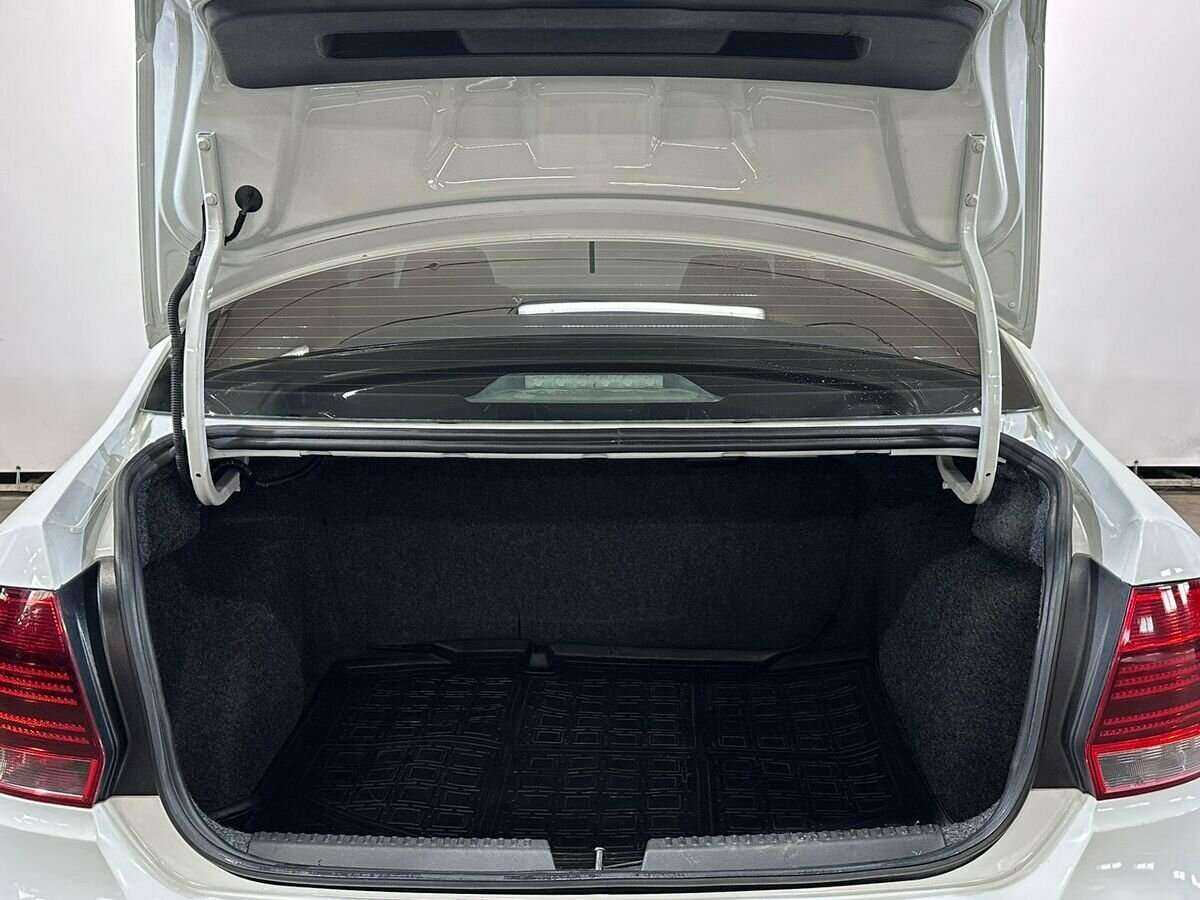 Купить Volkswagen Polo с пробегом. Фото: #14