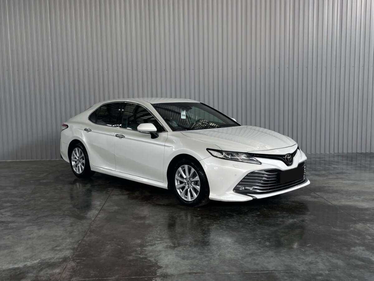 Купить Toyota Camry с пробегом. Фото: #2