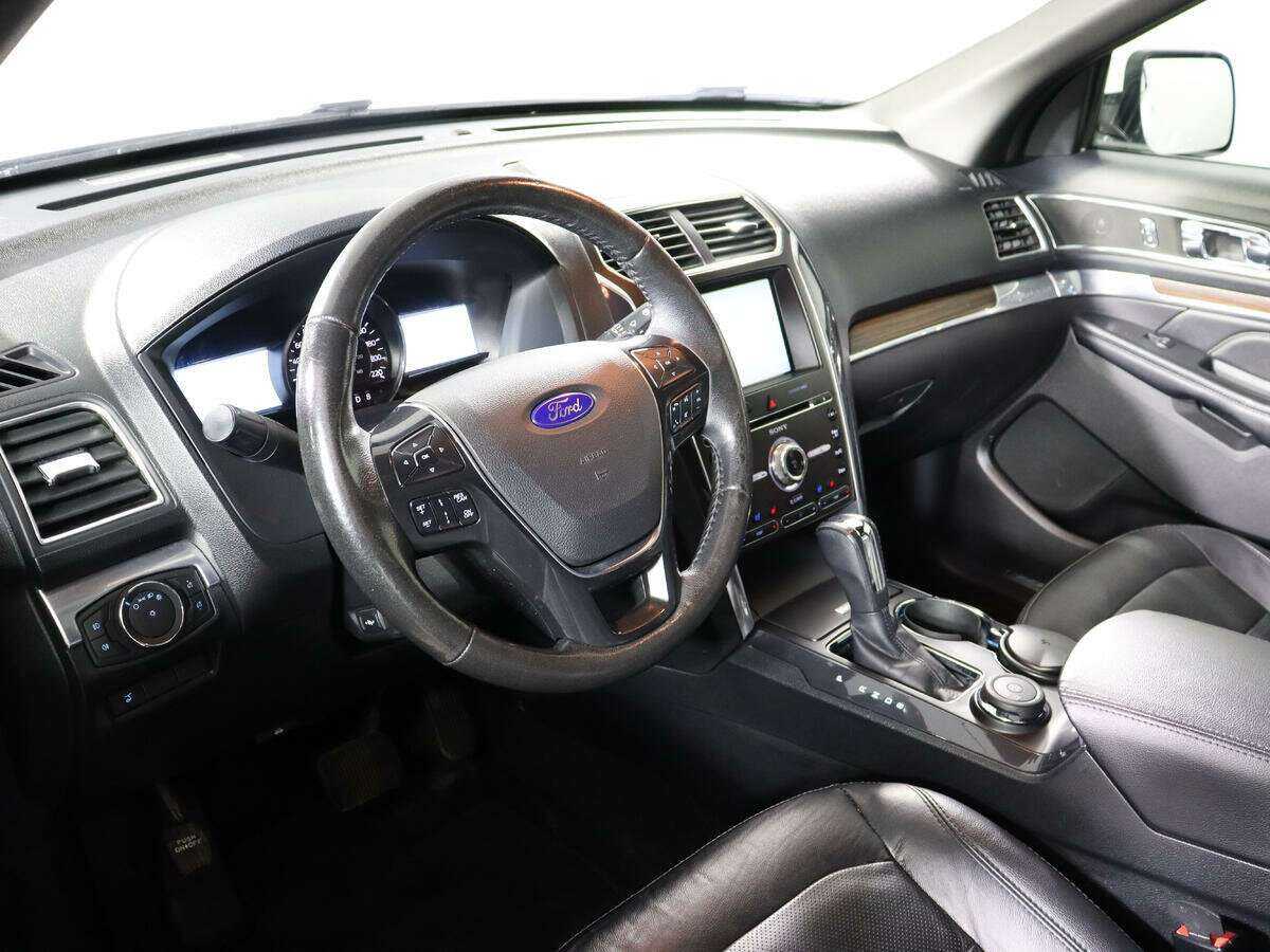 Купить Ford Explorer с пробегом. Фото: #12