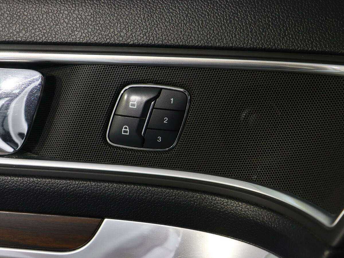 Купить Ford Explorer с пробегом. Фото: #22