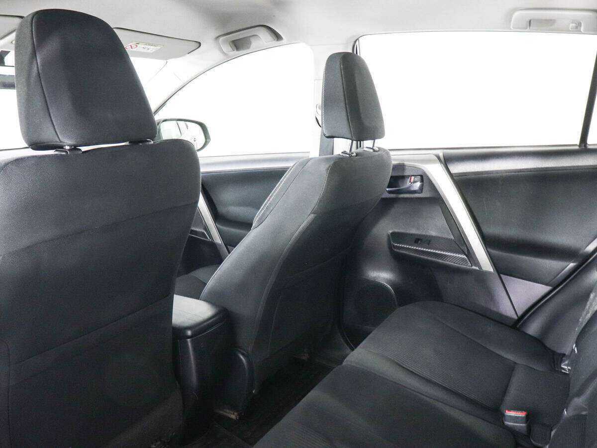 Купить Toyota RAV4 с пробегом. Фото: #11