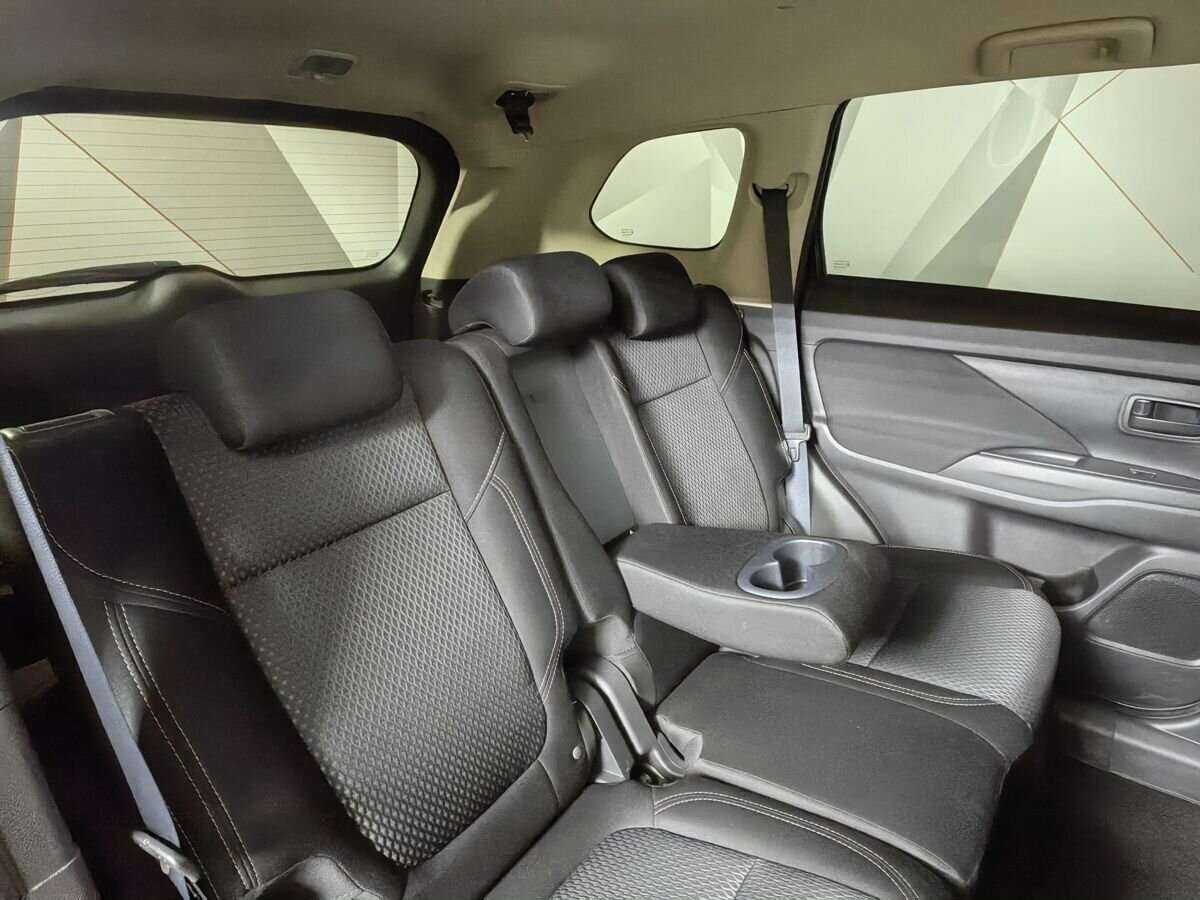 Купить Mitsubishi Outlander с пробегом. Фото: #11