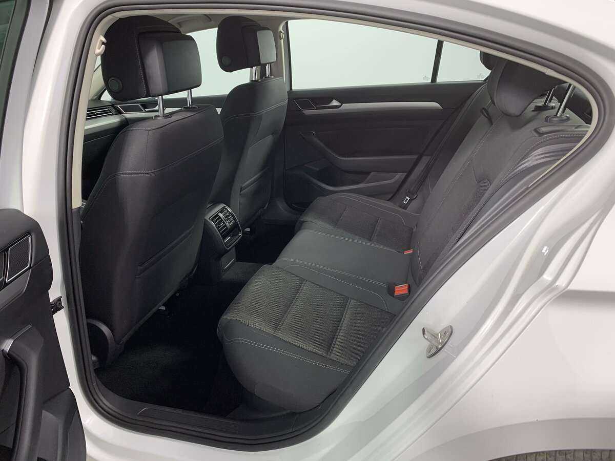 Купить Volkswagen Passat с пробегом. Фото: #9