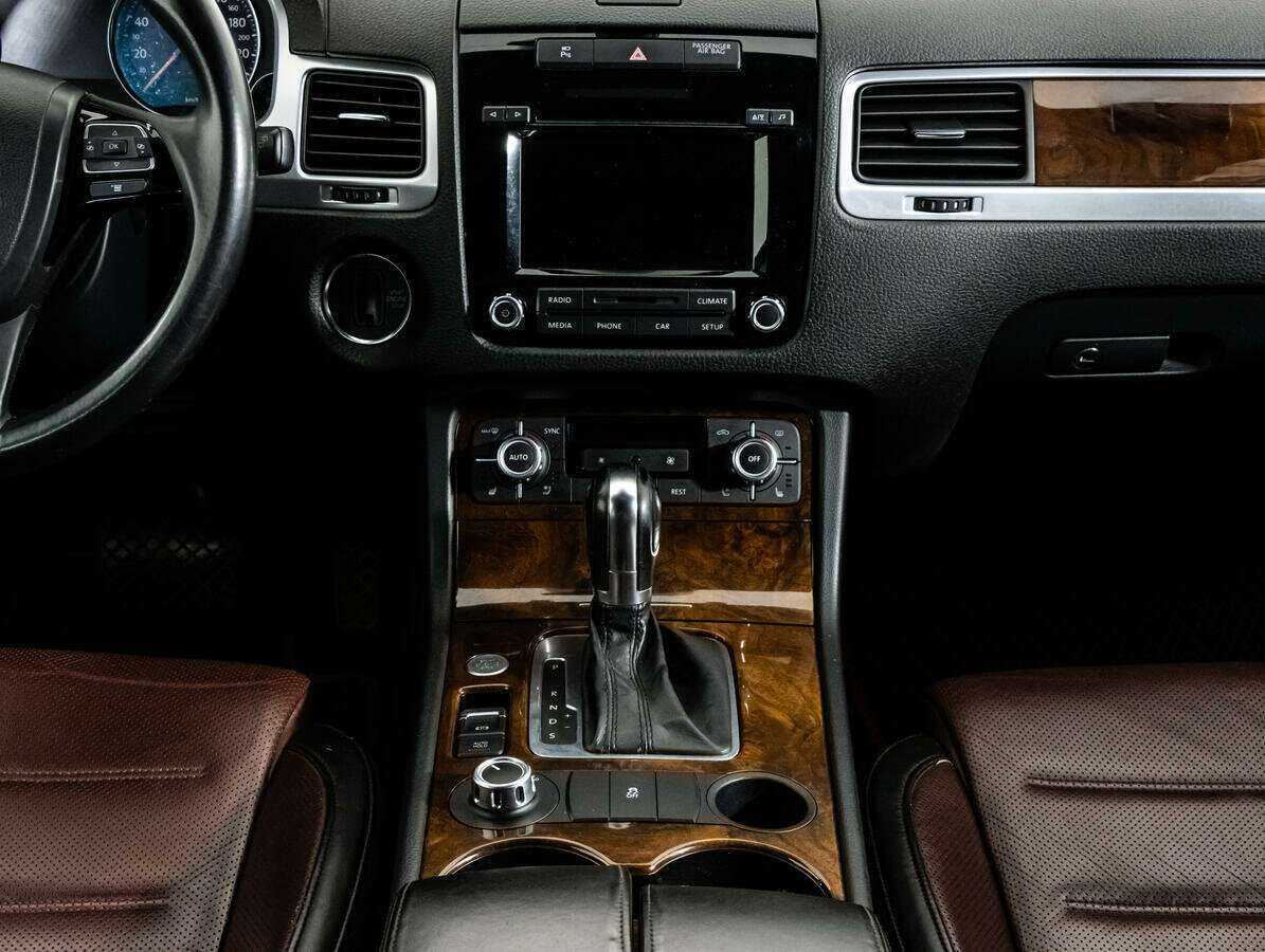 Купить Volkswagen Touareg с пробегом. Фото: #10