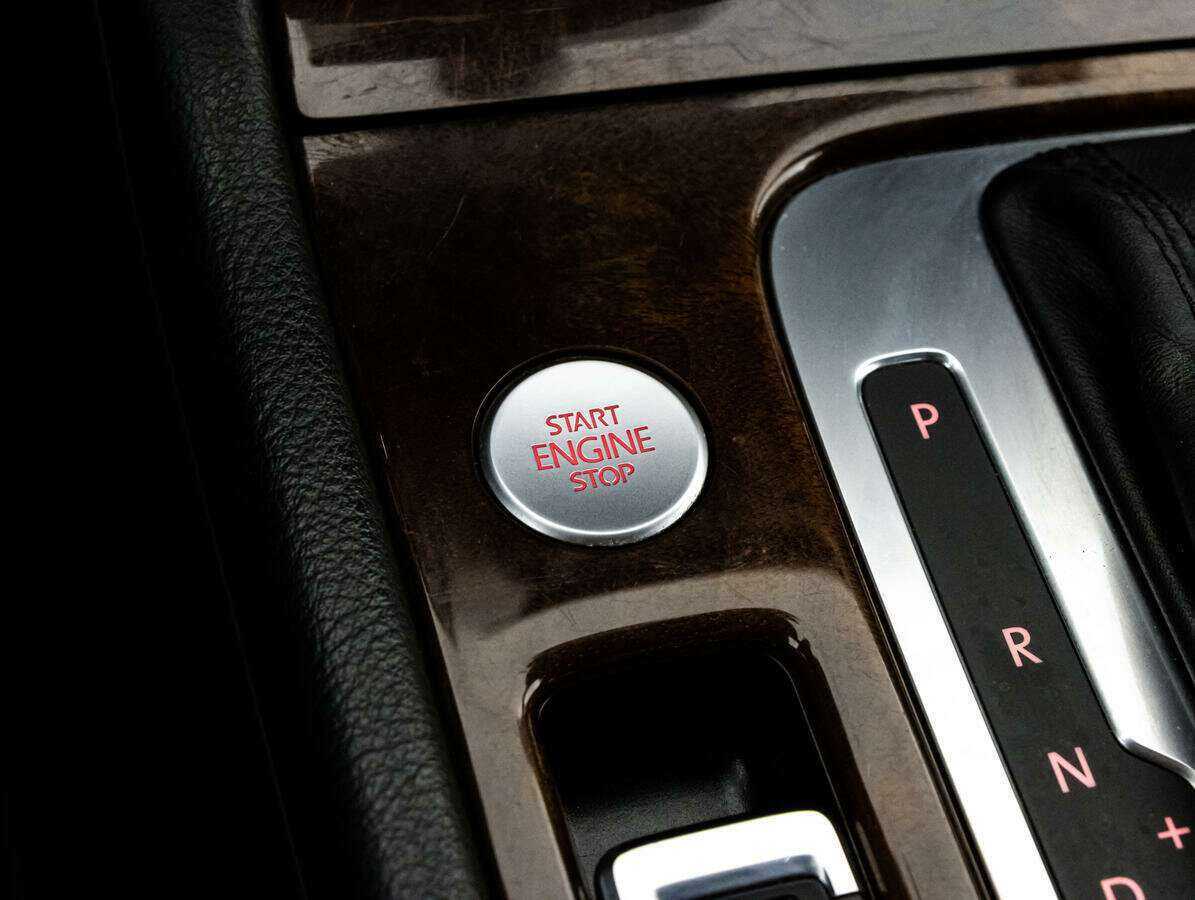 Купить Volkswagen Touareg с пробегом. Фото: #13