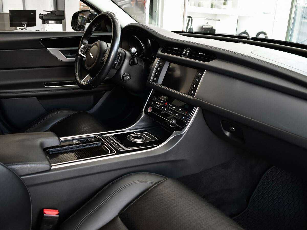 Купить Jaguar XF с пробегом. Фото: #7