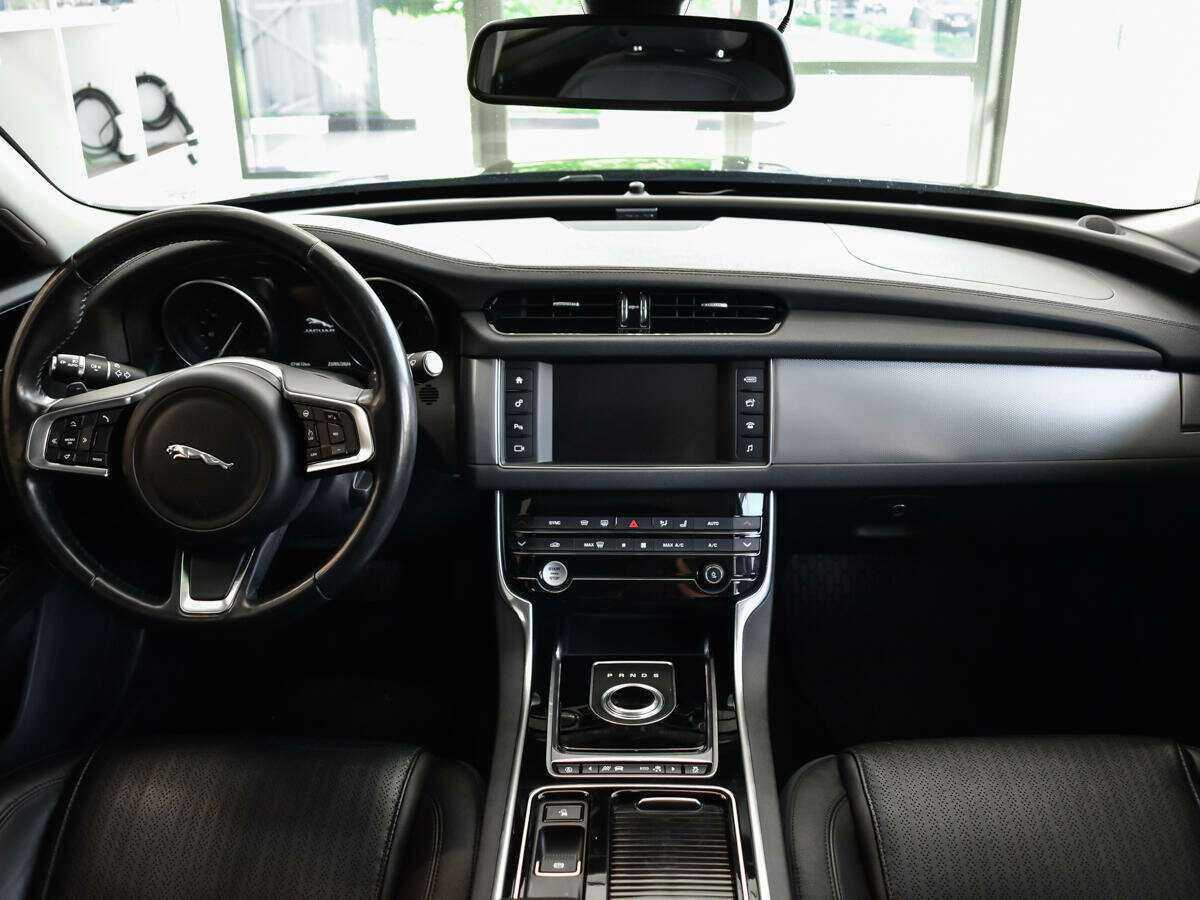 Купить Jaguar XF с пробегом. Фото: #10