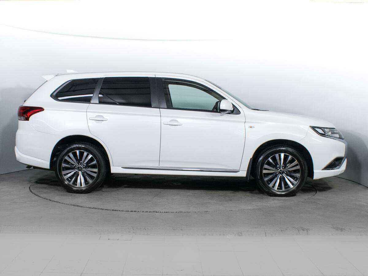 Купить Mitsubishi Outlander с пробегом. Фото: #3