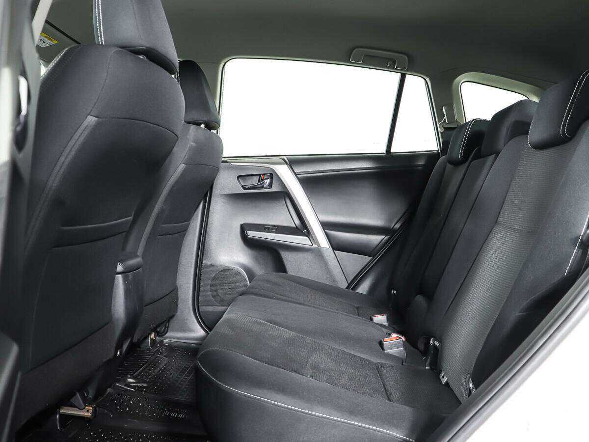 Купить Toyota RAV4 с пробегом. Фото: #9