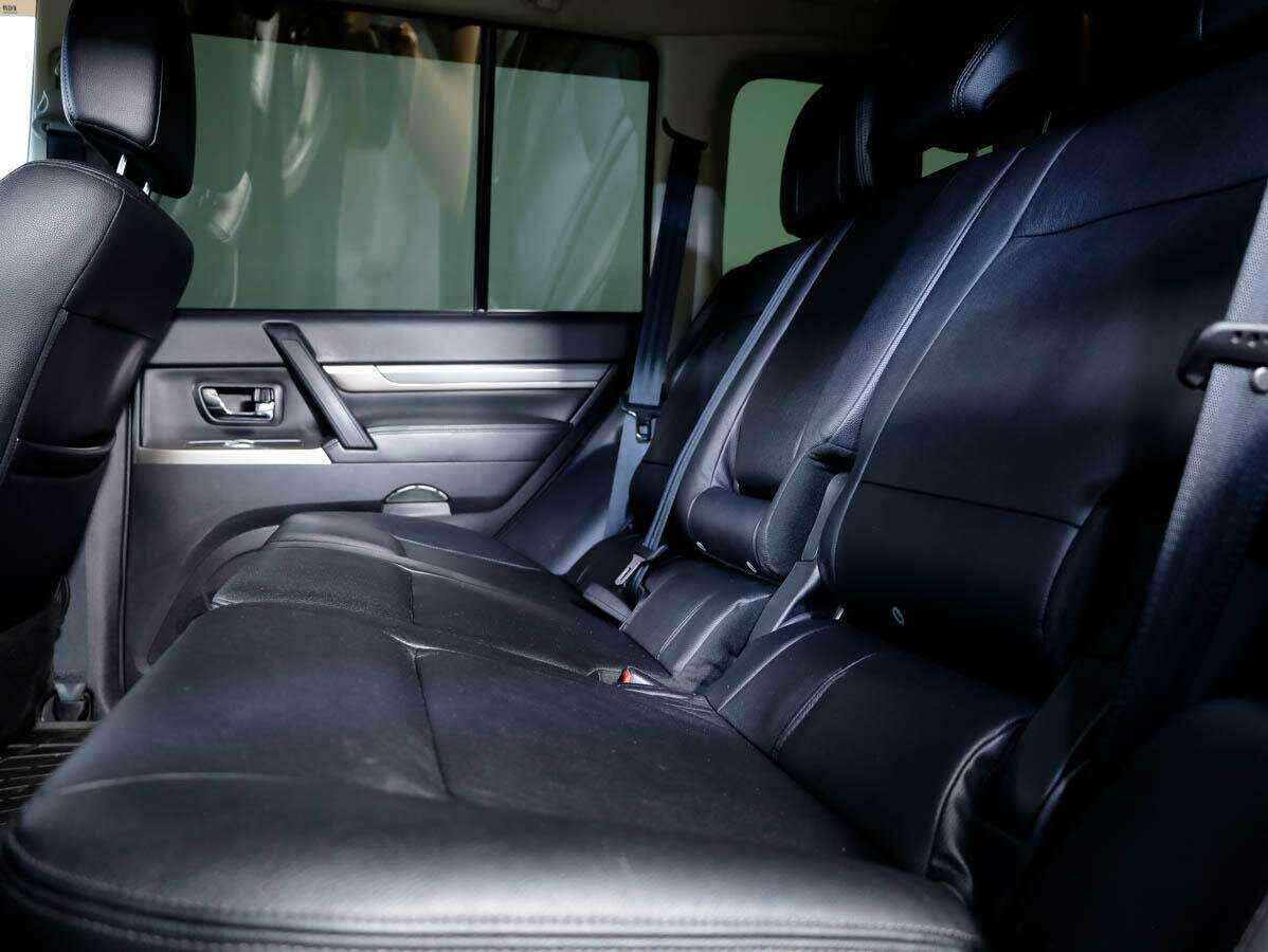 Купить Mitsubishi Pajero с пробегом. Фото: #11