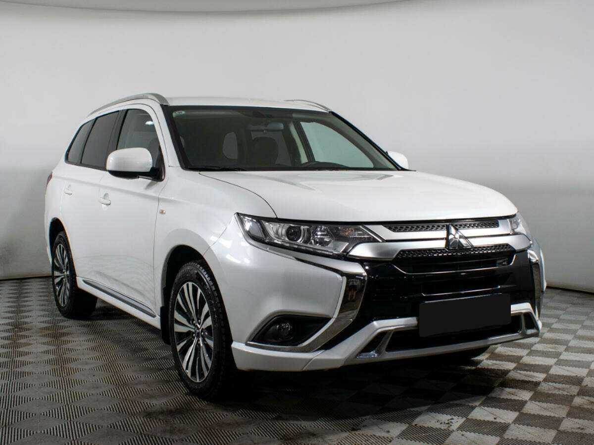Купить Mitsubishi Outlander с пробегом. Фото: #2