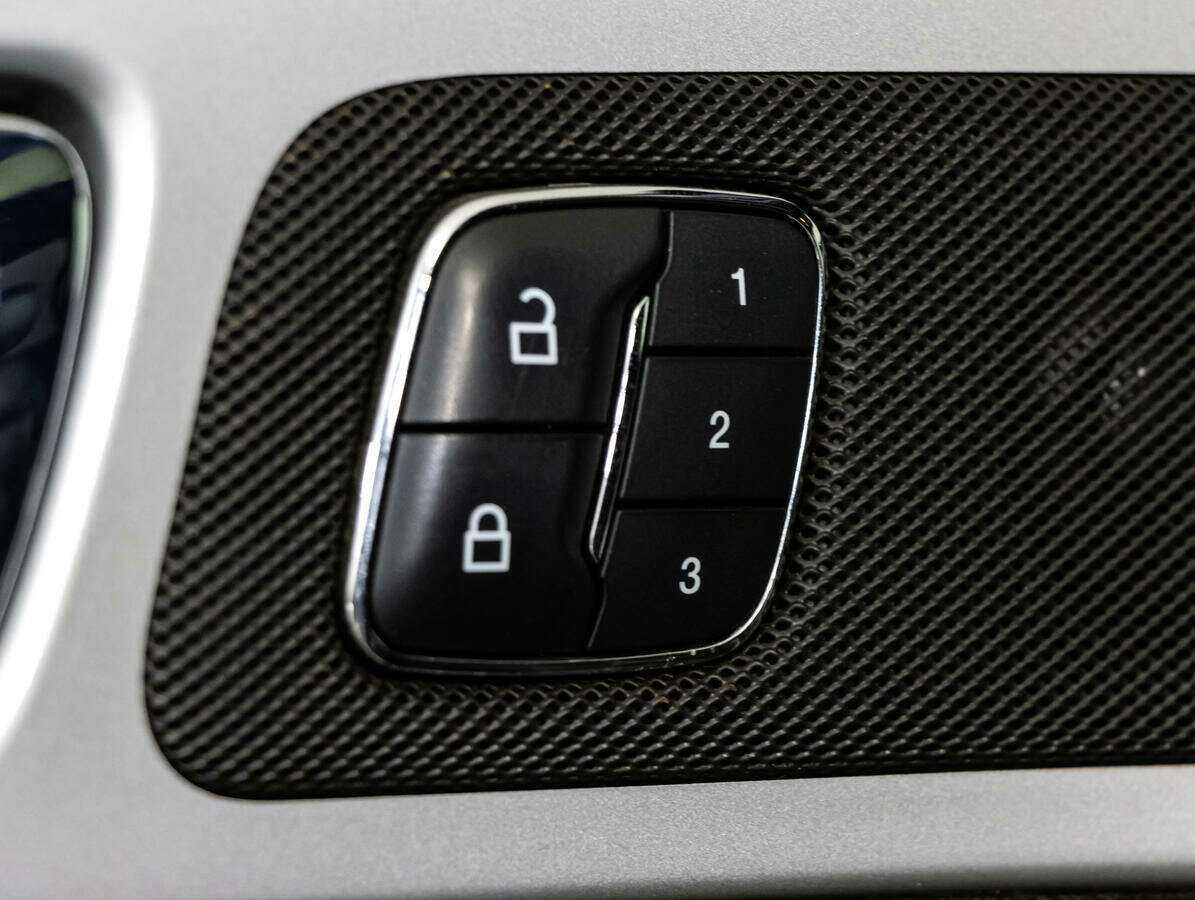 Купить Ford Explorer с пробегом. Фото: #18