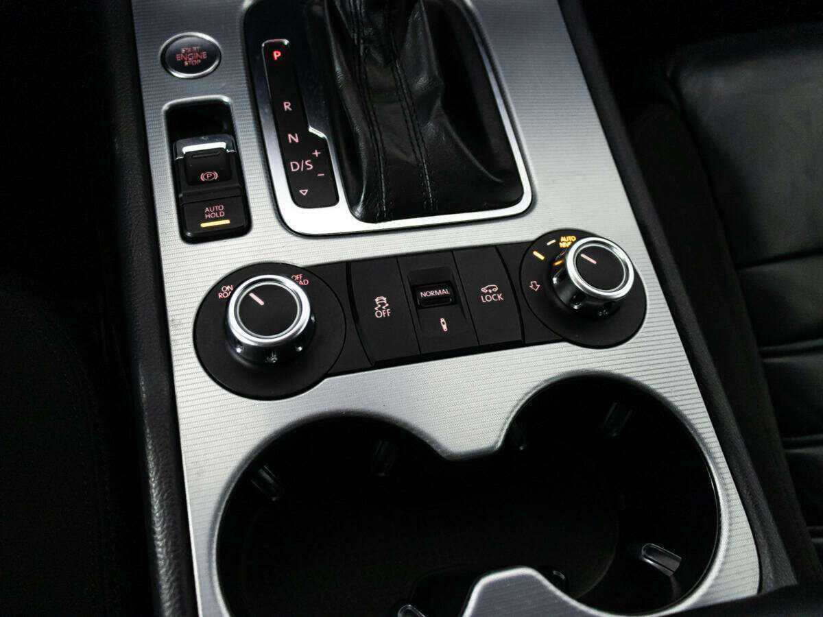 Купить Volkswagen Touareg с пробегом. Фото: #17