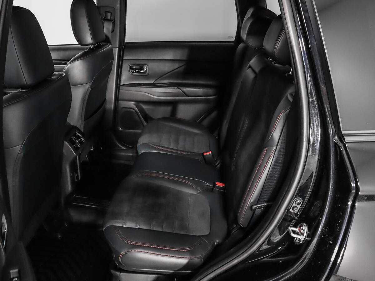 Купить Mitsubishi Outlander с пробегом. Фото: #11