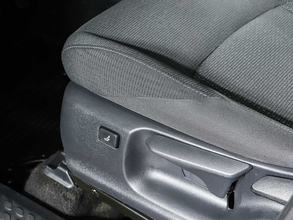 Купить Toyota C-HR с пробегом. Фото: #11