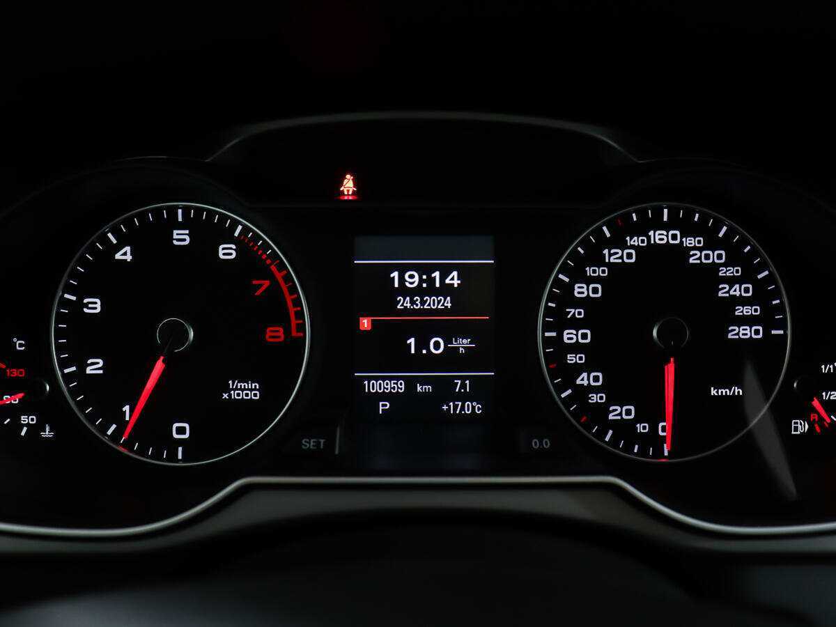 Купить Audi A4 с пробегом. Фото: #13