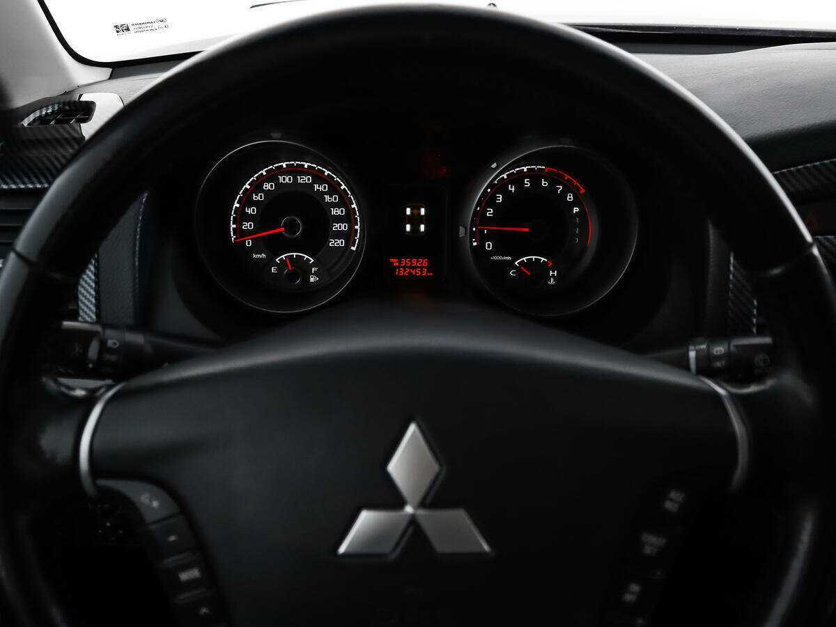 Купить Mitsubishi Pajero с пробегом. Фото: #16