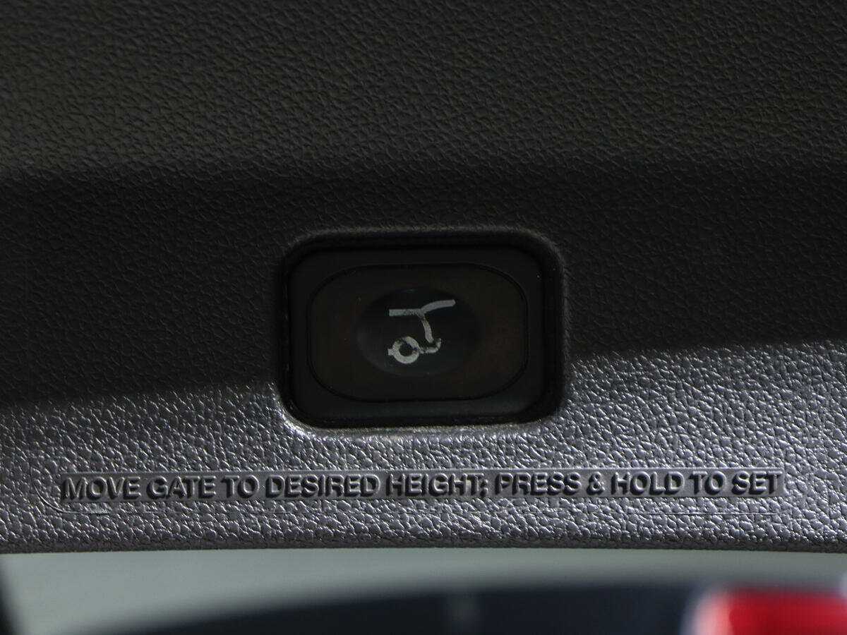 Купить Ford Explorer с пробегом. Фото: #16