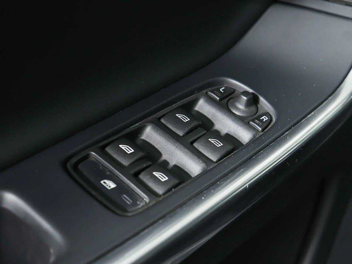 Купить Volvo XC60 с пробегом. Фото: #17