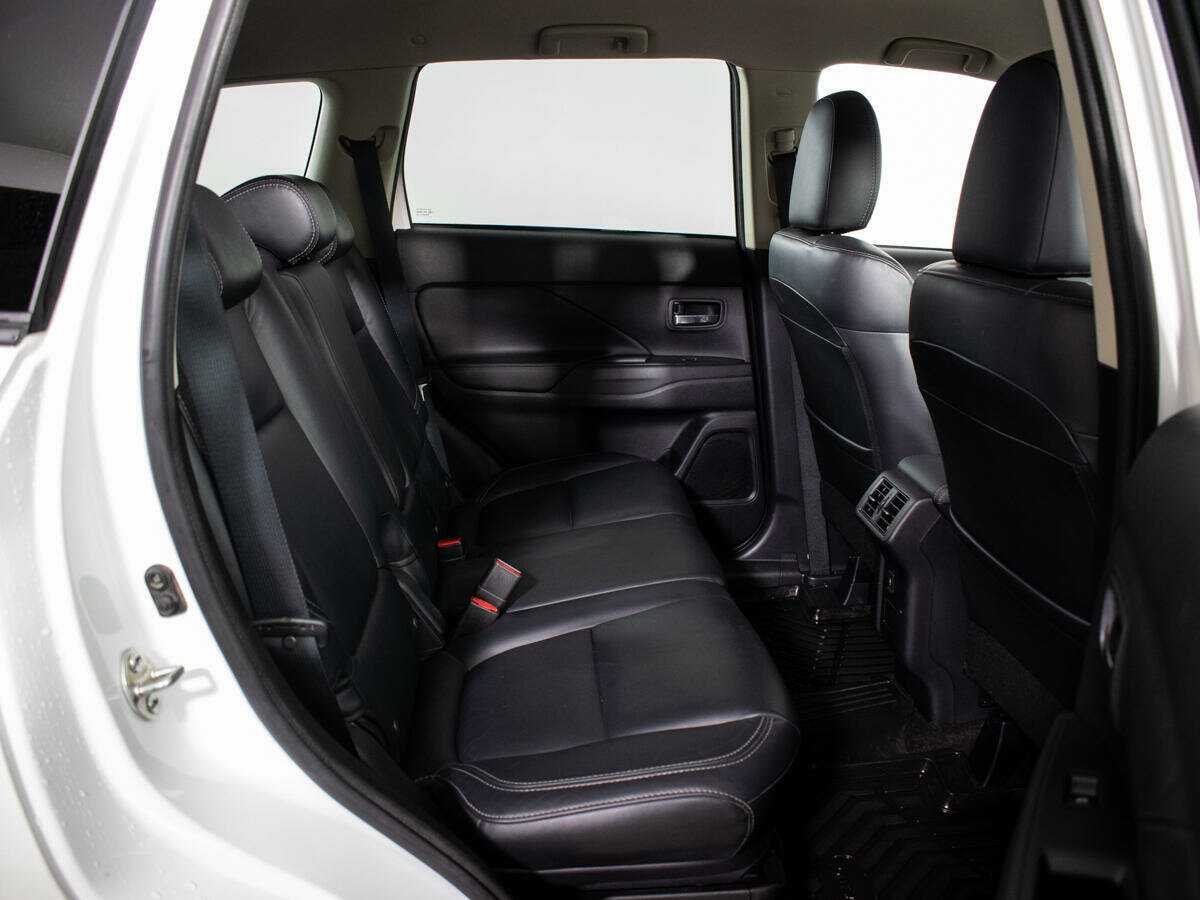 Купить Mitsubishi Outlander с пробегом. Фото: #9