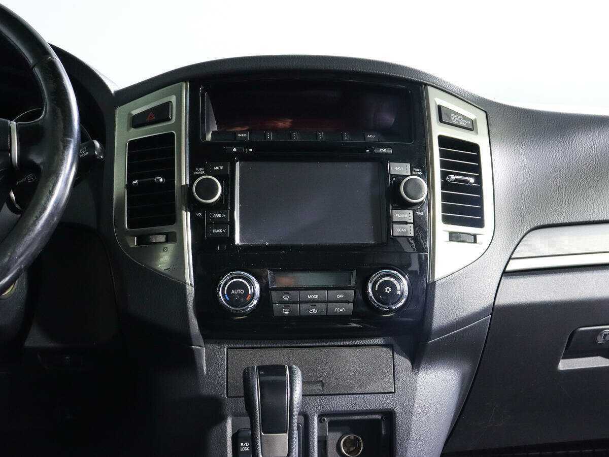 Купить Mitsubishi Pajero с пробегом. Фото: #10