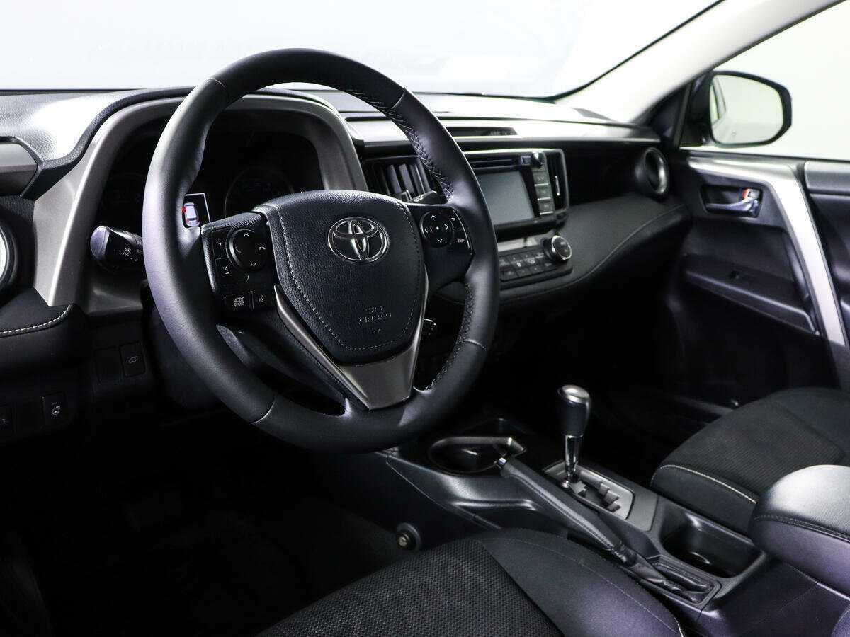 Купить Toyota RAV4 с пробегом. Фото: #13