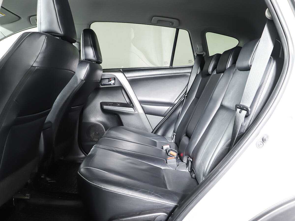 Купить Toyota RAV4 с пробегом. Фото: #9