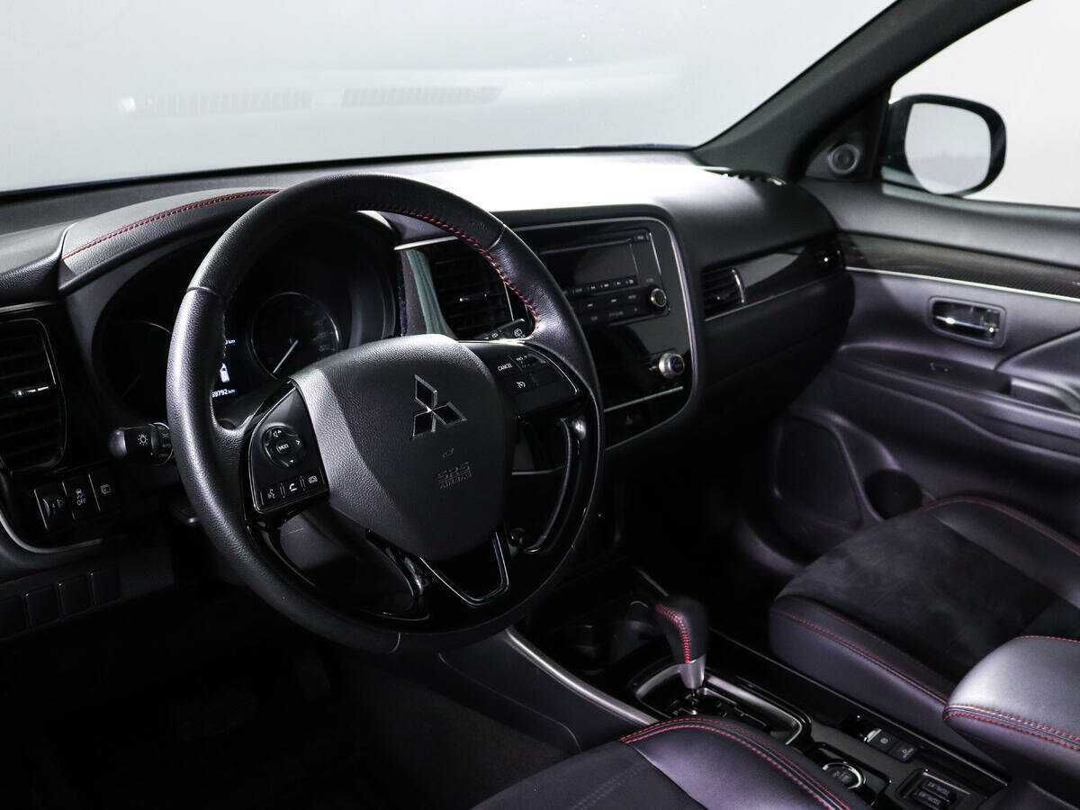 Купить Mitsubishi Outlander с пробегом. Фото: #11