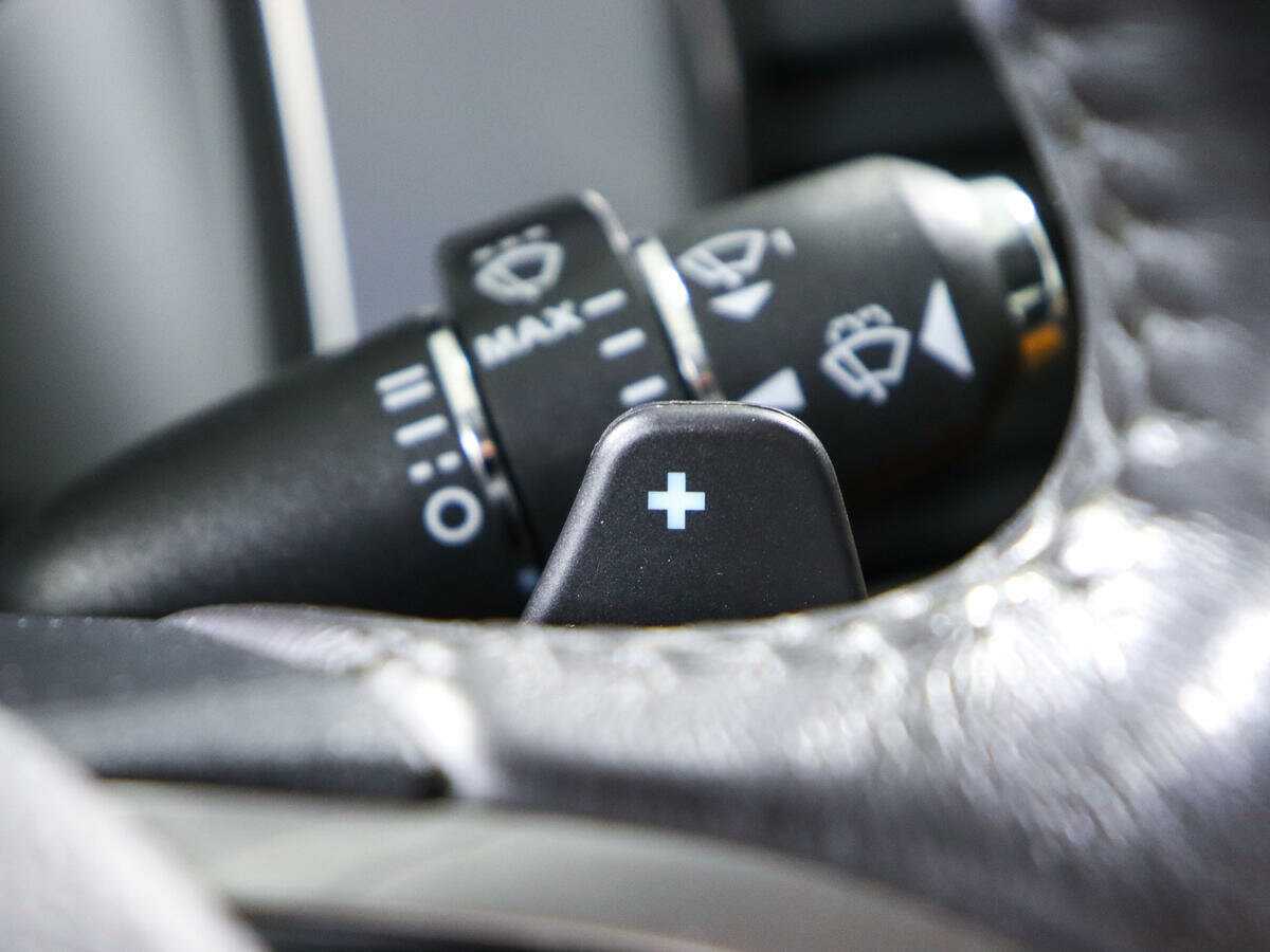 Купить Jaguar XF с пробегом. Фото: #21