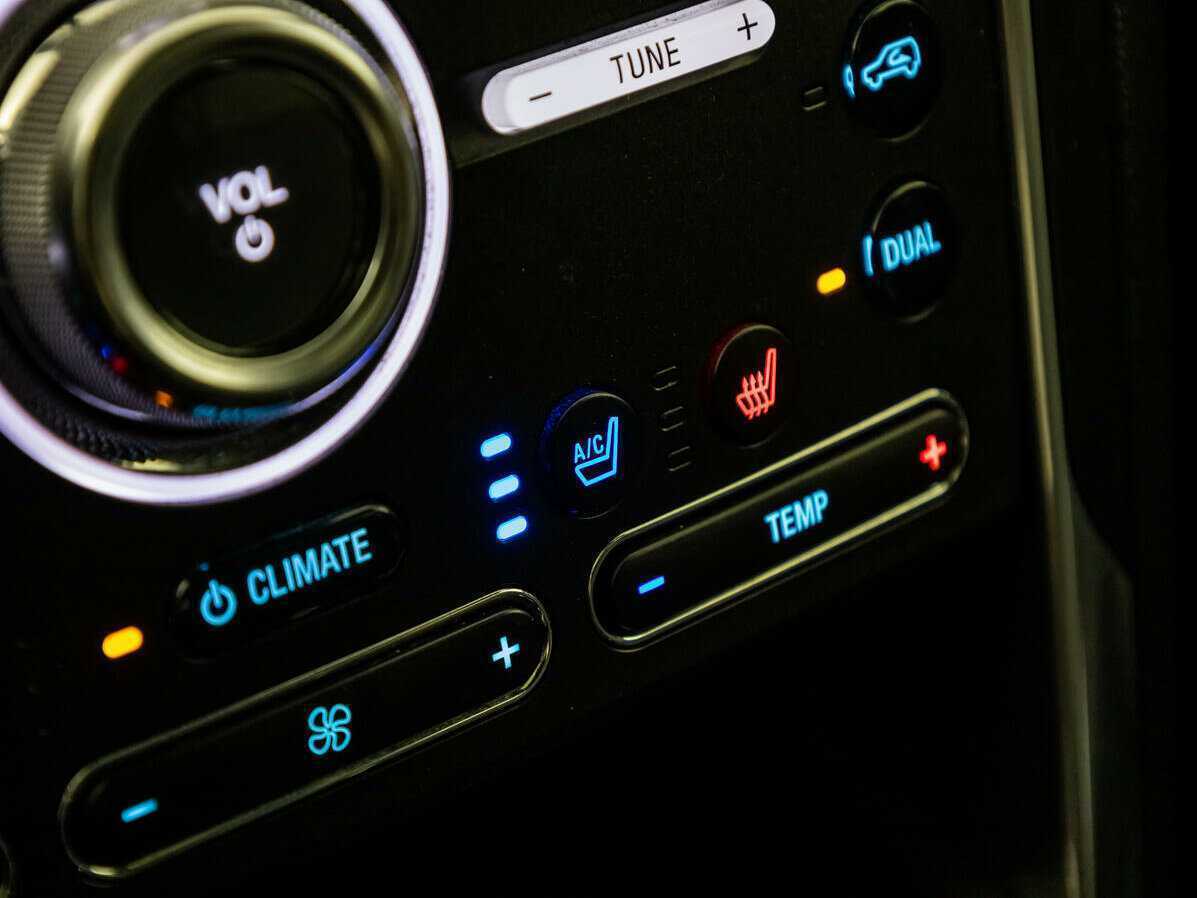 Купить Ford Explorer с пробегом. Фото: #11