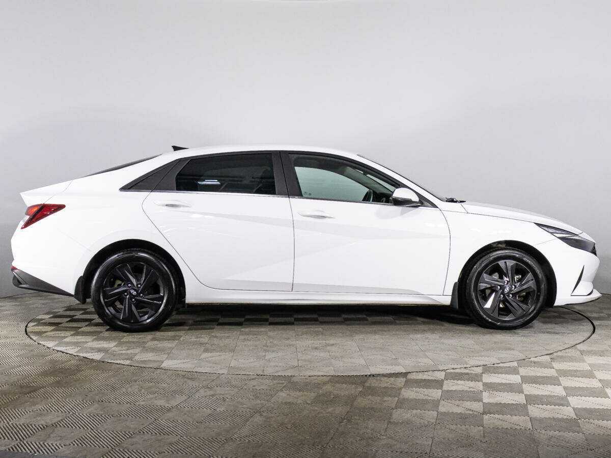 Купить Hyundai Elantra с пробегом. Фото: #3