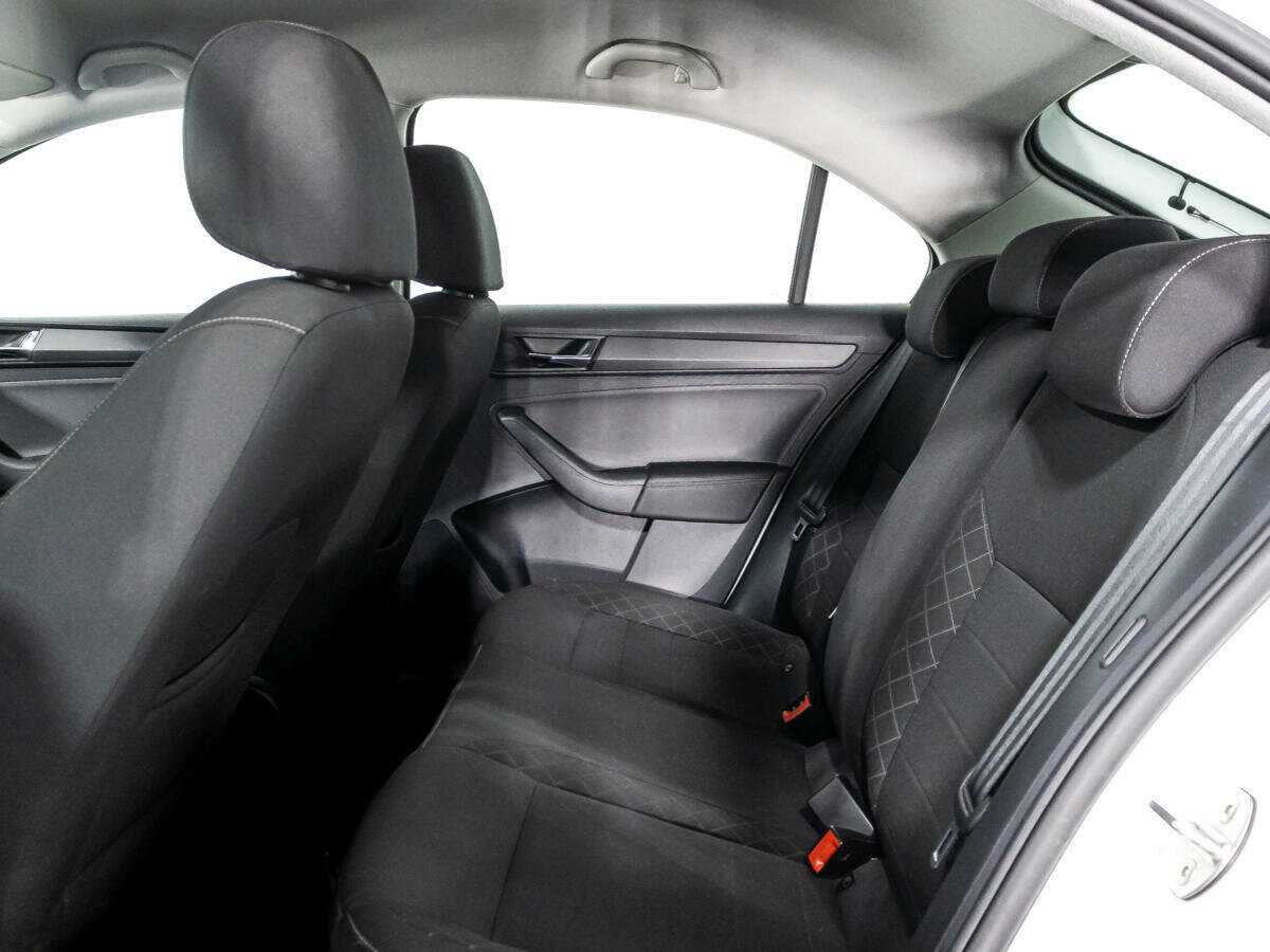 Купить Skoda Rapid с пробегом. Фото: #9