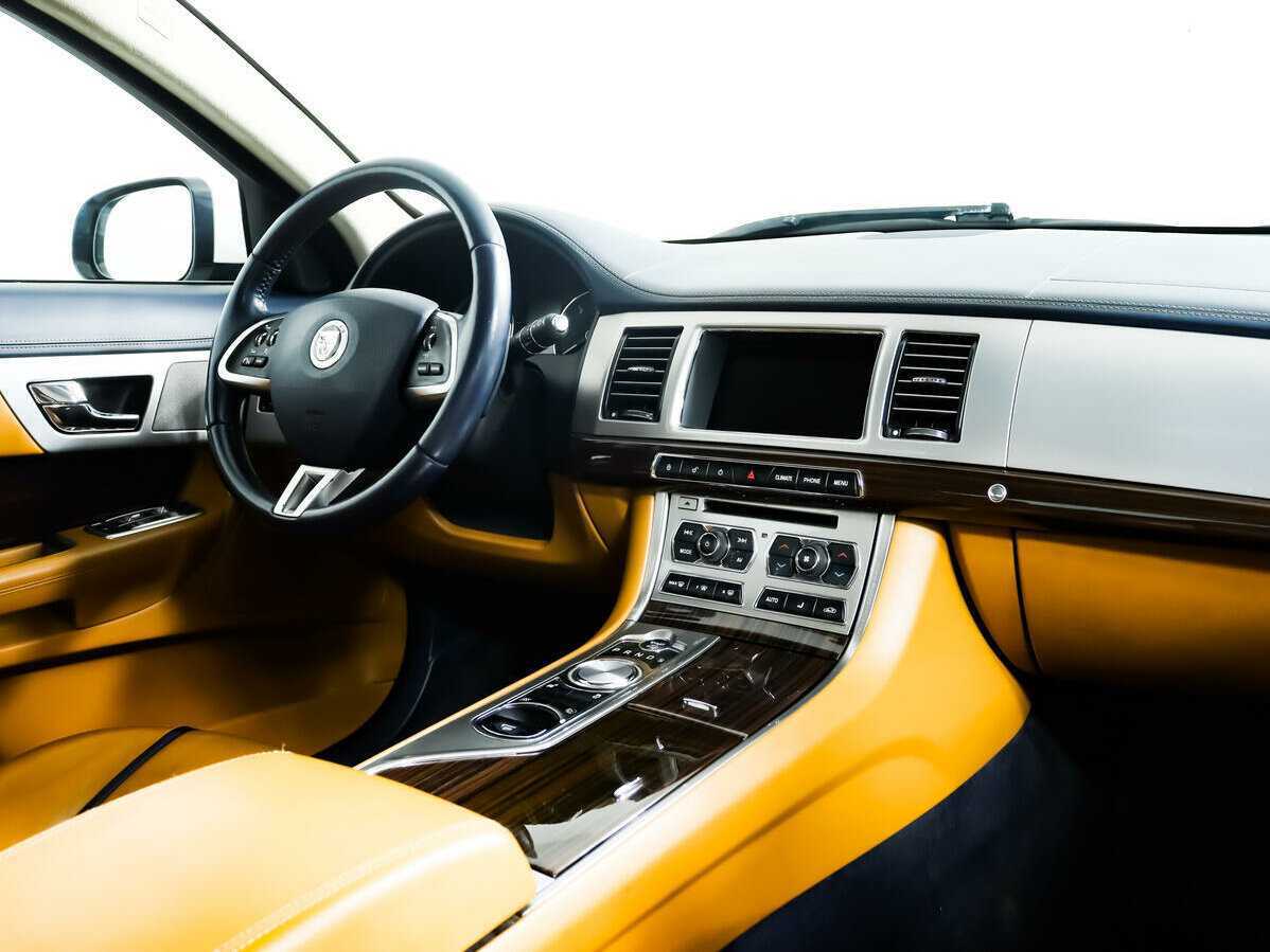 Купить Jaguar XF с пробегом. Фото: #6
