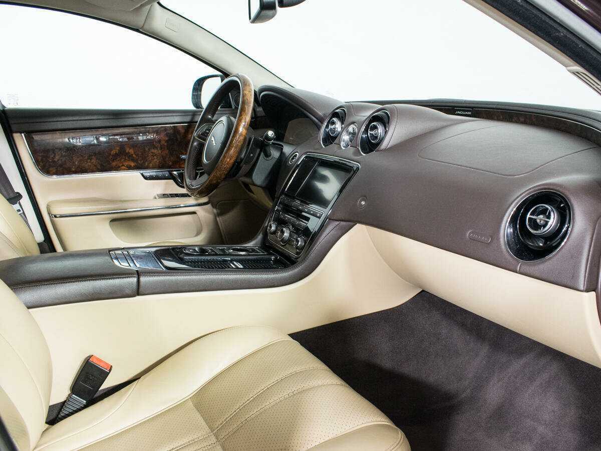 Купить Jaguar XJ с пробегом. Фото: #8
