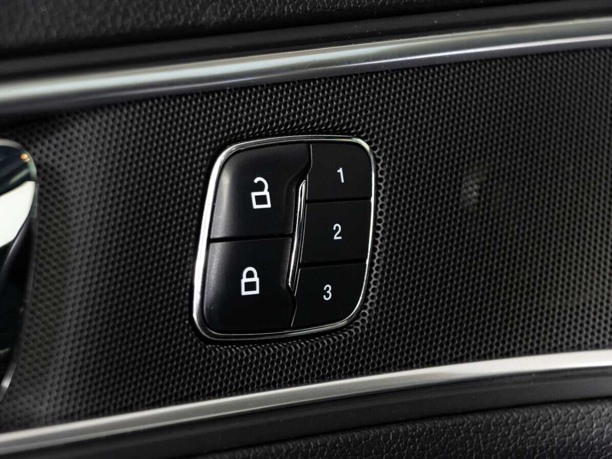 Купить Ford Explorer с пробегом. Фото: #18