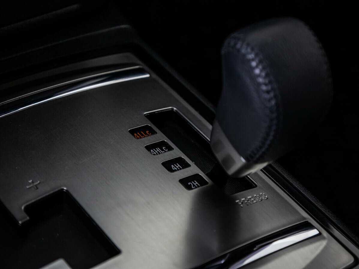 Купить Mitsubishi Pajero с пробегом. Фото: #14