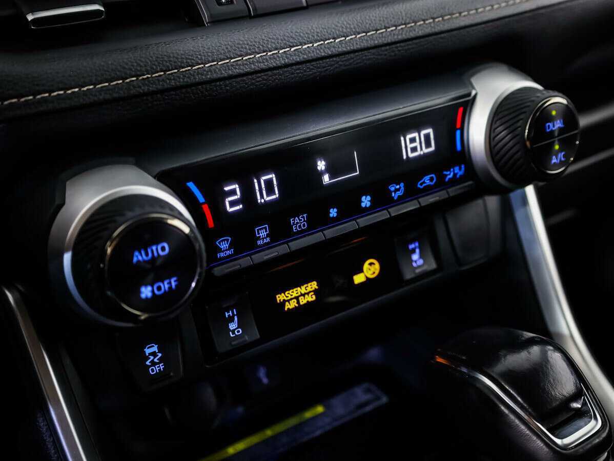 Купить Toyota RAV4 с пробегом. Фото: #14