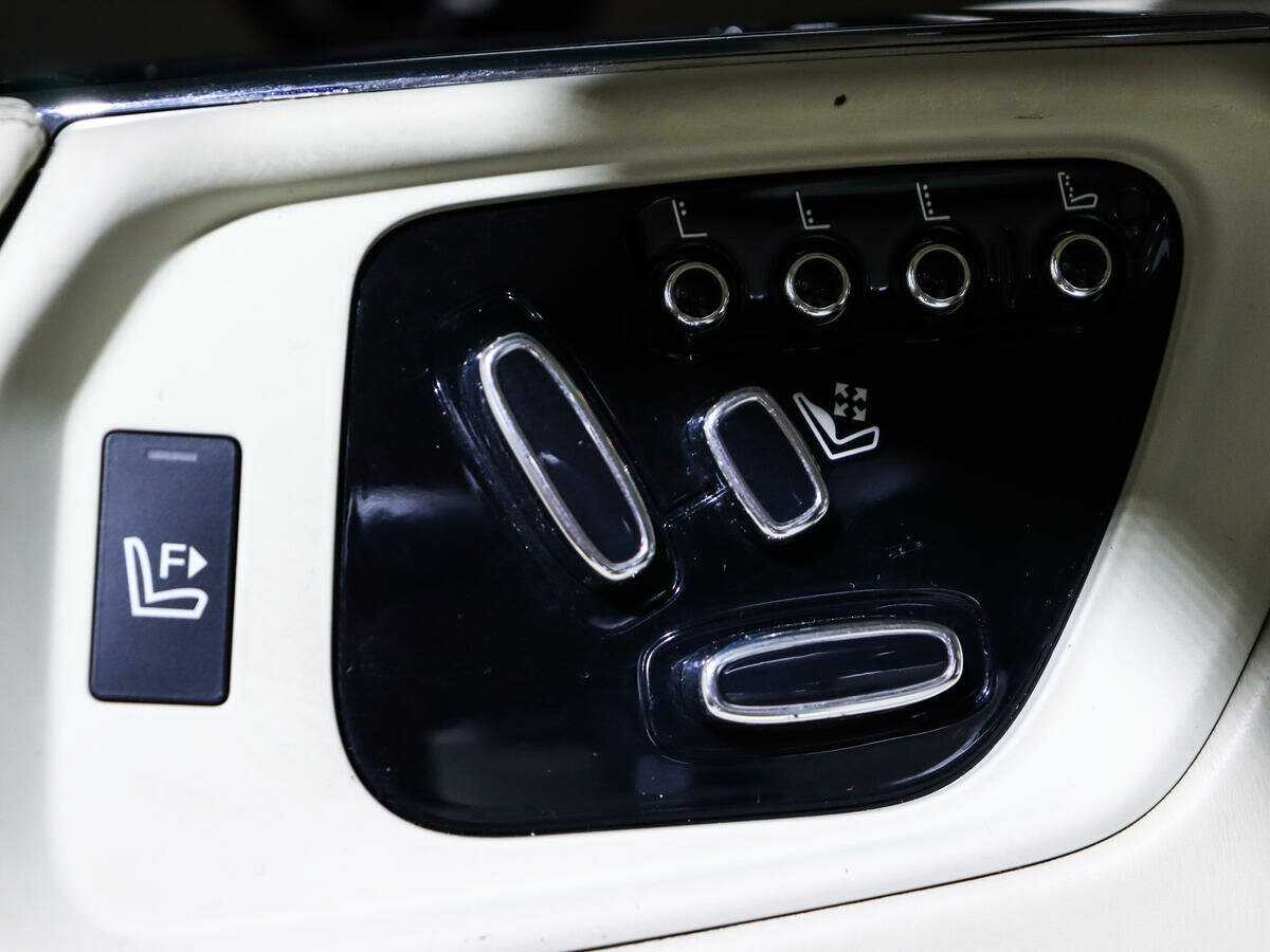 Купить Jaguar XJ с пробегом. Фото: #17