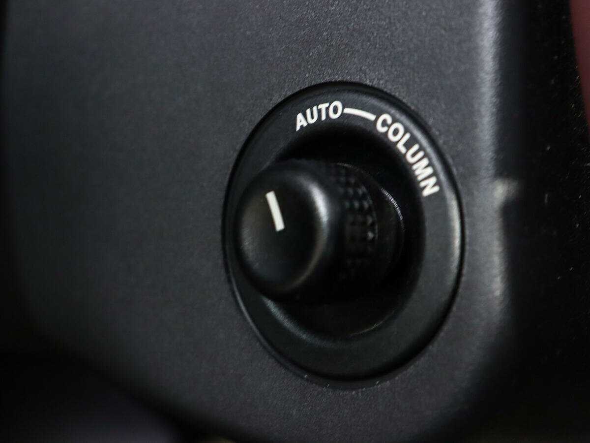 Купить Jaguar XJ с пробегом. Фото: #28