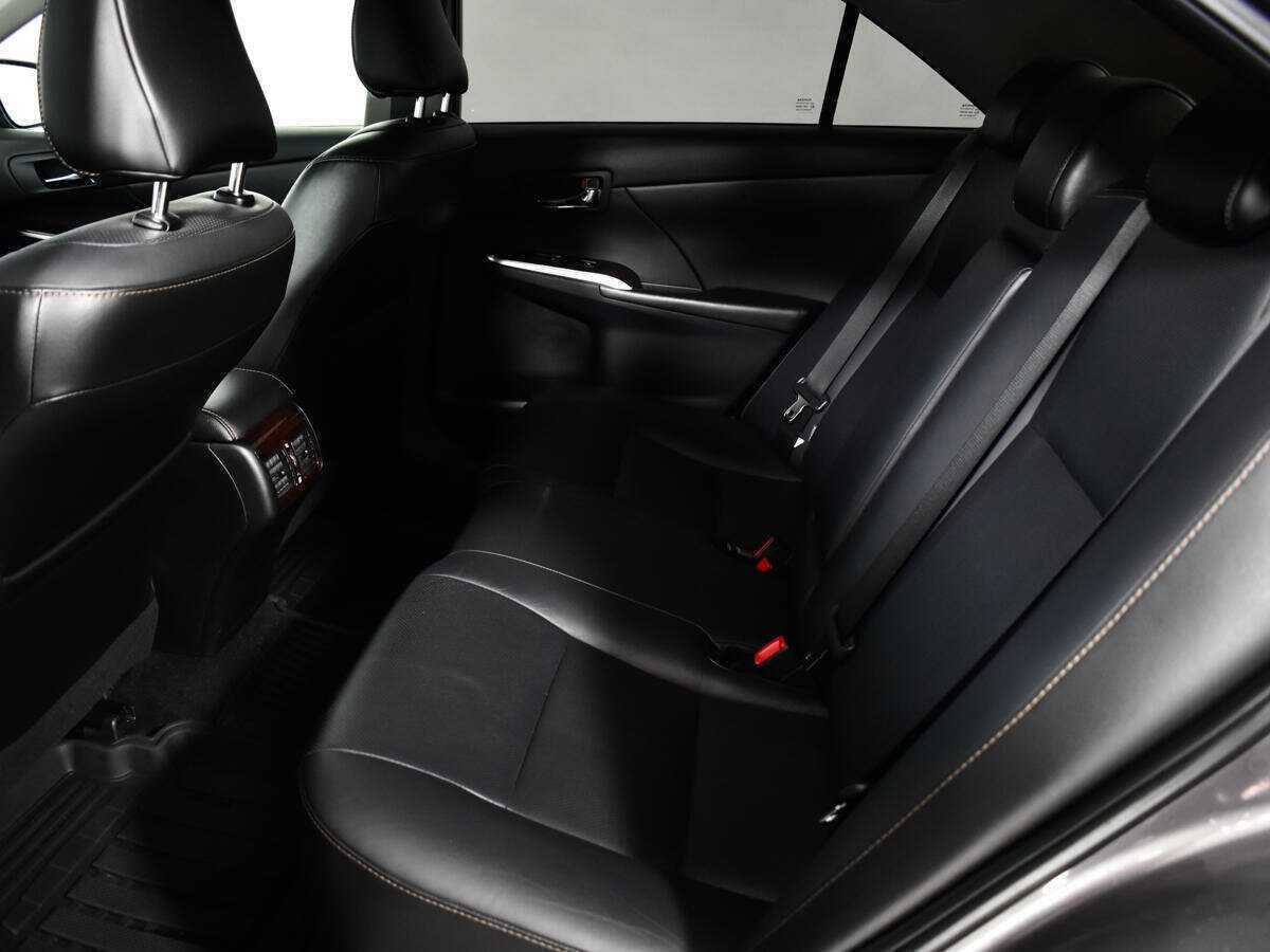 Купить Toyota Camry с пробегом. Фото: #9