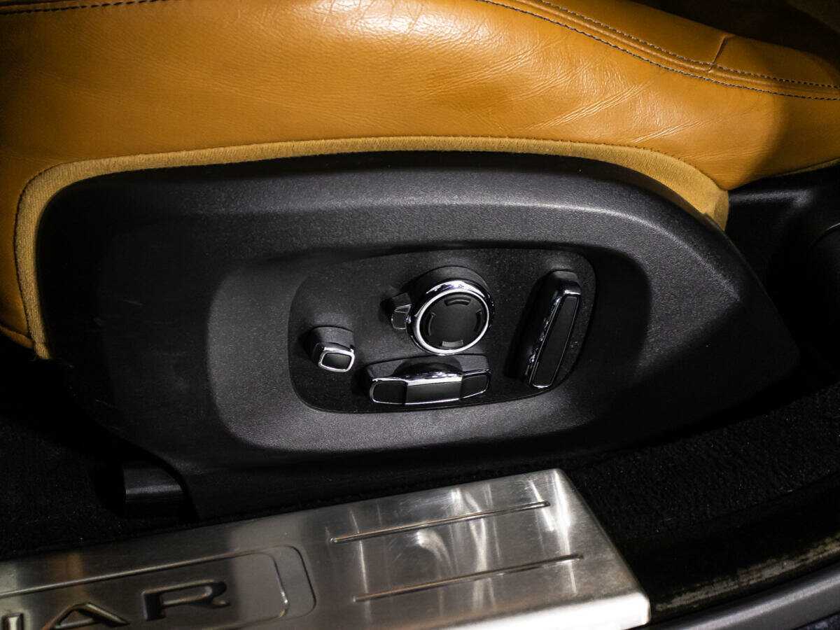 Купить Jaguar XJ с пробегом. Фото: #19